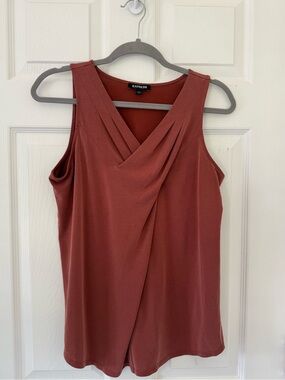 Express Sleeveless Draped V-Neck Tank - Rust